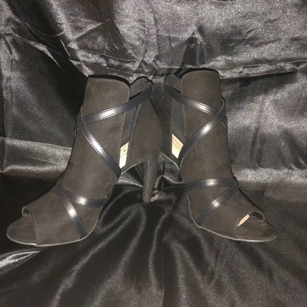 Christian Siriano Black Suede Heels Women’s Sz 9